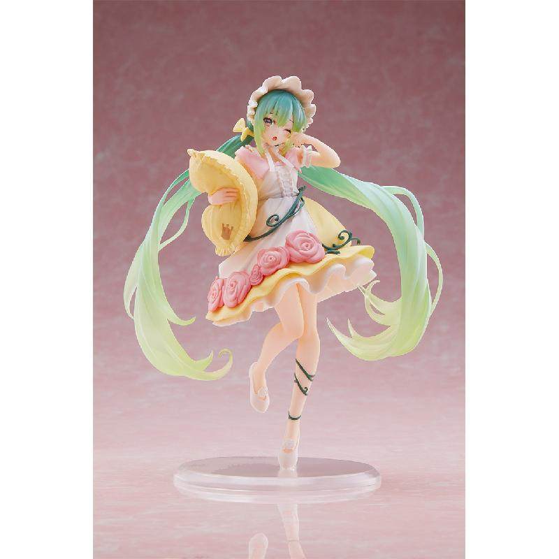 TAITO Wonderland Hatsune Miku Sleeping Beauty Prize Figure