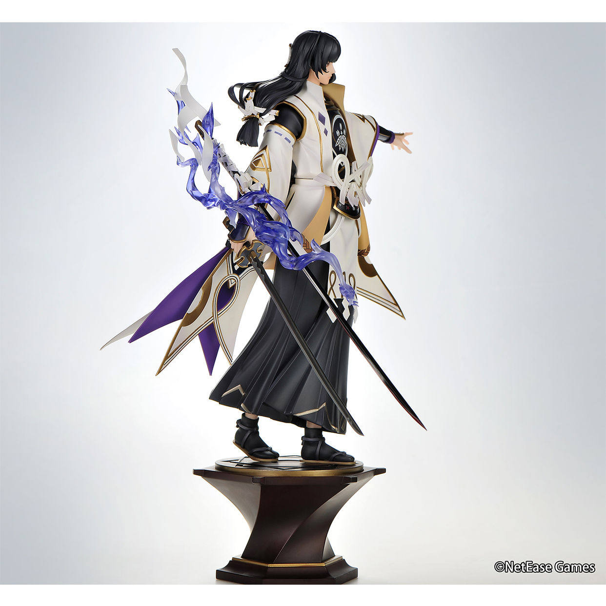 Twin Wings Studio Onmyoji Onikiri Frostwind White Hibiscus ver. Figure Desktop Ornament
