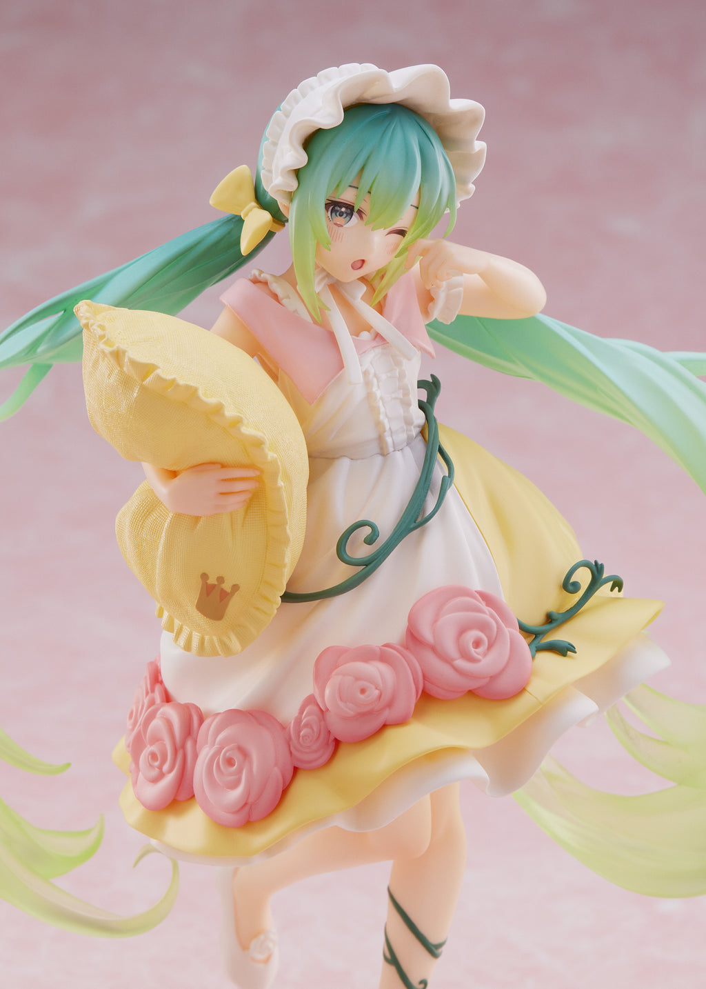TAITO Wonderland Hatsune Miku Sleeping Beauty Prize Figure