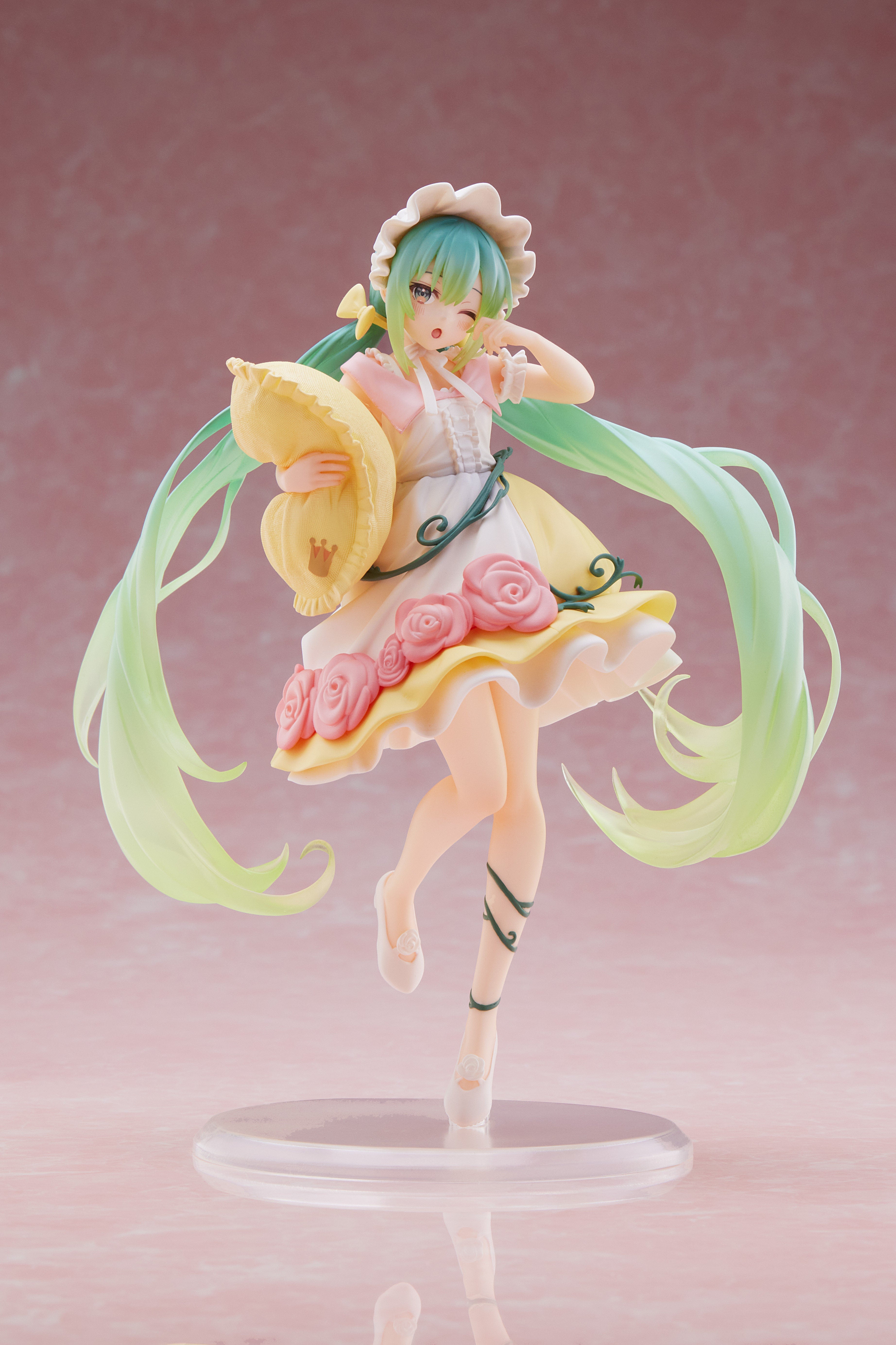 TAITO Wonderland Hatsune Miku Sleeping Beauty Prize Figure