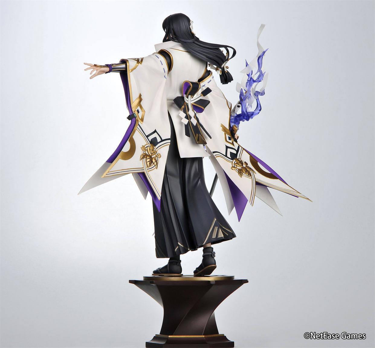 Twin Wings Studio Onmyoji Onikiri Frostwind White Hibiscus ver. Figure Desktop Ornament