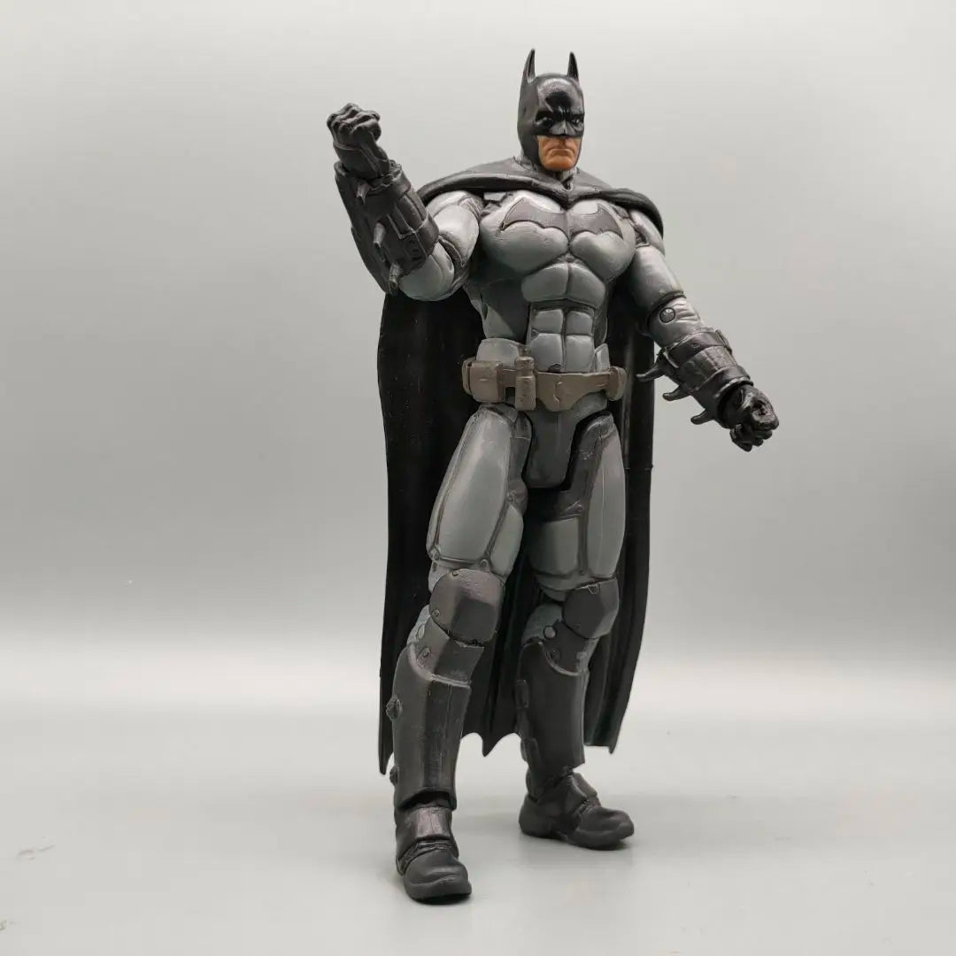 DCC Collectibles Ark-ham Origins Bat-Hero Armored 7" Action Figure