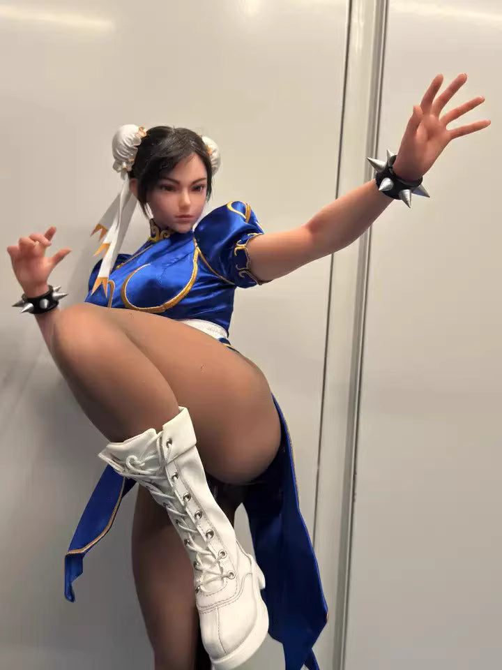 Pre-order FG Studio Chun-Li FG003 Battle Girl figure with two outfits: a blue cheongsam and a battle suit. Fully silicone and articulated.