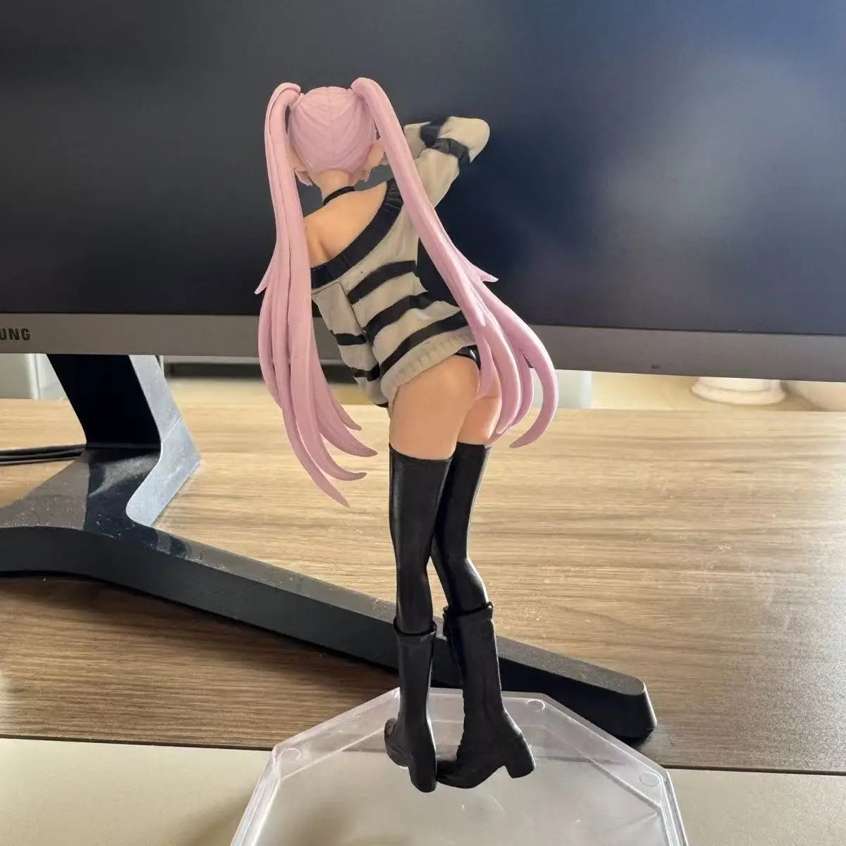 New Frieren: Beyond Journey’s End Anime Model Figure Sweater Frieren Cute Girl Action Statue Doll Standing Posture Scene Gift
