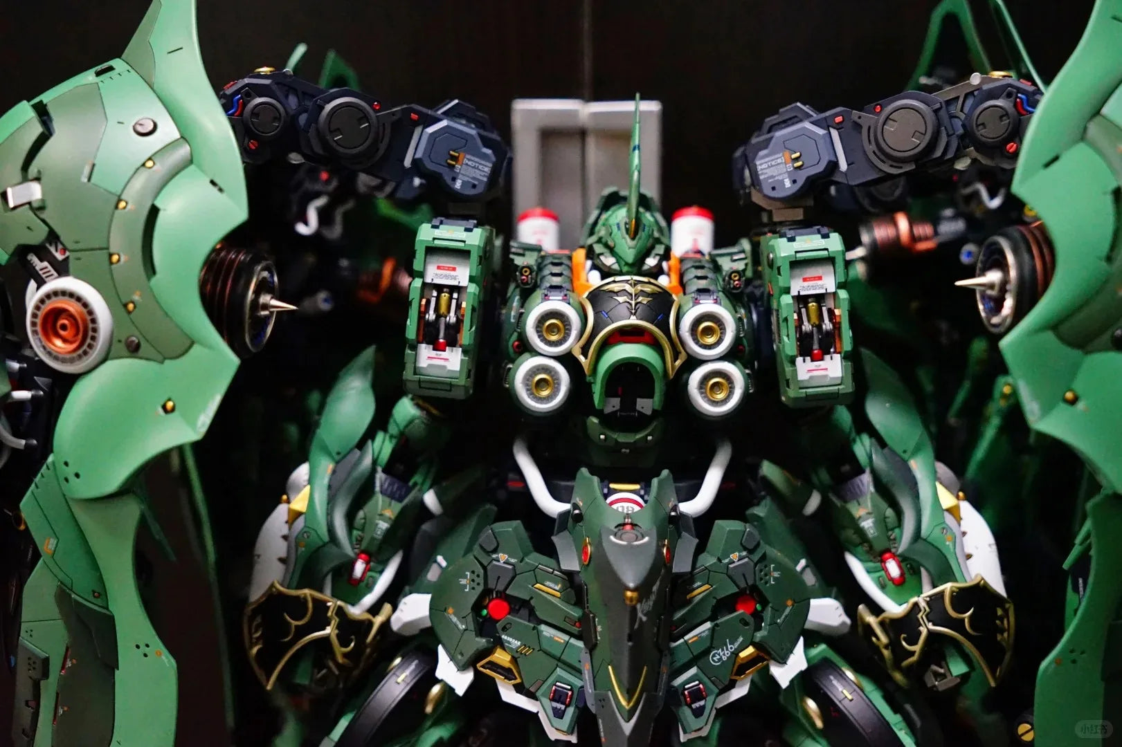 AXIS MODEL WORKS Kshatriya 1/100 Assembly Model Kit OSIRIS AERIAL DOMINATOR Luminous Lamp Action Figures Plastic Model toys