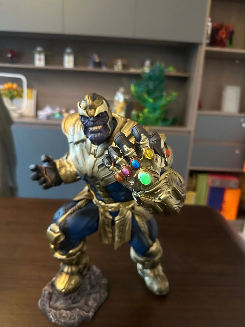 Marvel Avengers Thanos Infinity Gauntlet 36cm PVC Actionfigur Statue Schreibtischdekoration Geschenk Kollektion