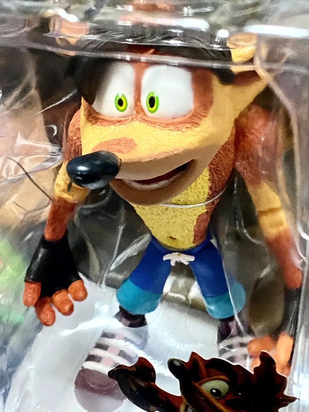 NECA Game Crash Bandicoot Figure Sane Trilogy Peripherals First 4 Gamepad Phone Controller Holder Room Decoration Toys Gift
