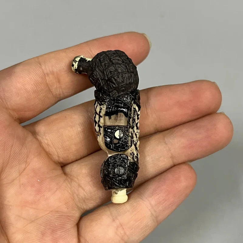 NECA Alien Vs Predator 7 Inch Action Figure  Body Model DIY Assembly Fighting Dog Toy Collectible Statue PVC Material