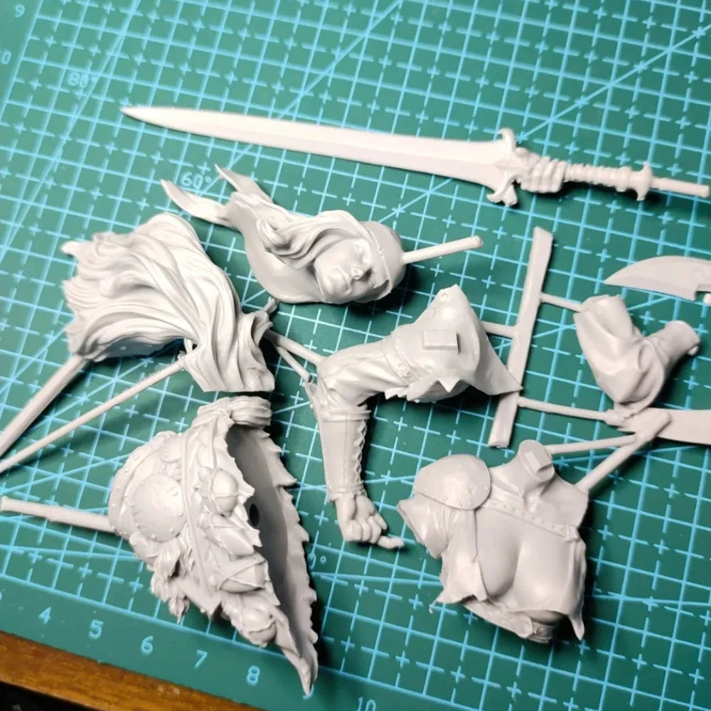1/10 Woman Pirates Bust Resin Model Kit Unpainted Unassembled Girl Garage Kits DIY Self-assembly Coloring Figurines