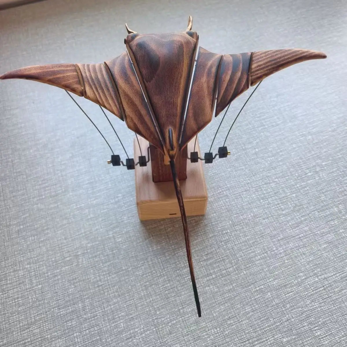 Artisan Wooden Manta Ray Automaton Handcrafted Mechanical Ocean Animal Ornaments Hand-Cranked Kinetic DIY Puzzle Decoration