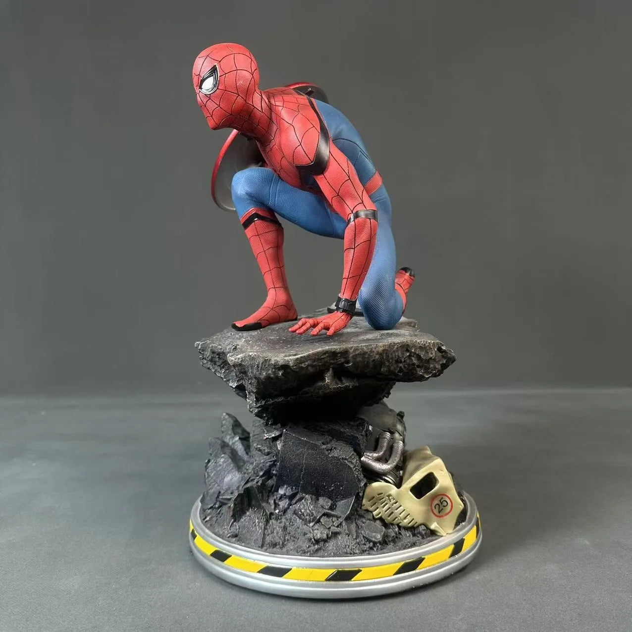 1/4 Marvel Spider Man Figure Spiderman Iron Man Mk6 Captain America Shield Figure Toys Statue Gk Resin Creative Collectible Gift