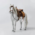 JXK 1:6 Weißes Pferd Wilder Westen Cowboypuppen Reittier mit Geschirr Tier Harzmodell passend für 12-Zoll-Actionfigur Soldat
