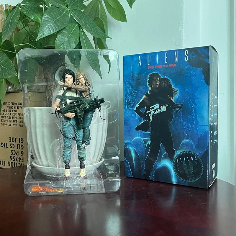 NECA ALIEN 2 LT Ellen Ripley Newt Figure Giger Xenomorph Facehugger Aliens Predator Action Figure Model Toys Cool Doll Present