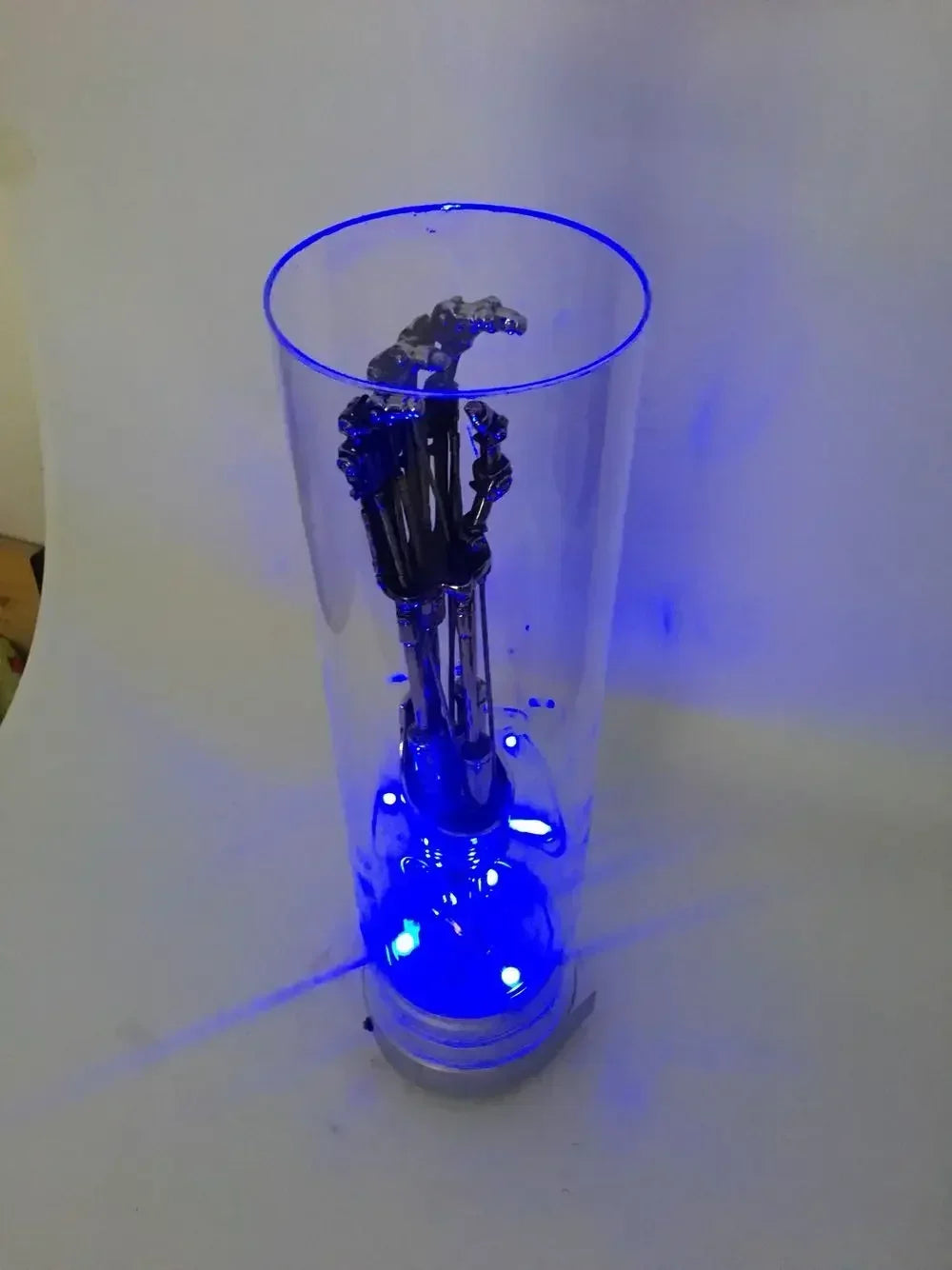 Standard Electroplated Resin Version Hand Model 1/1 Scale Terminator T800 Arm Electroplated Skull Decoration Collection Model