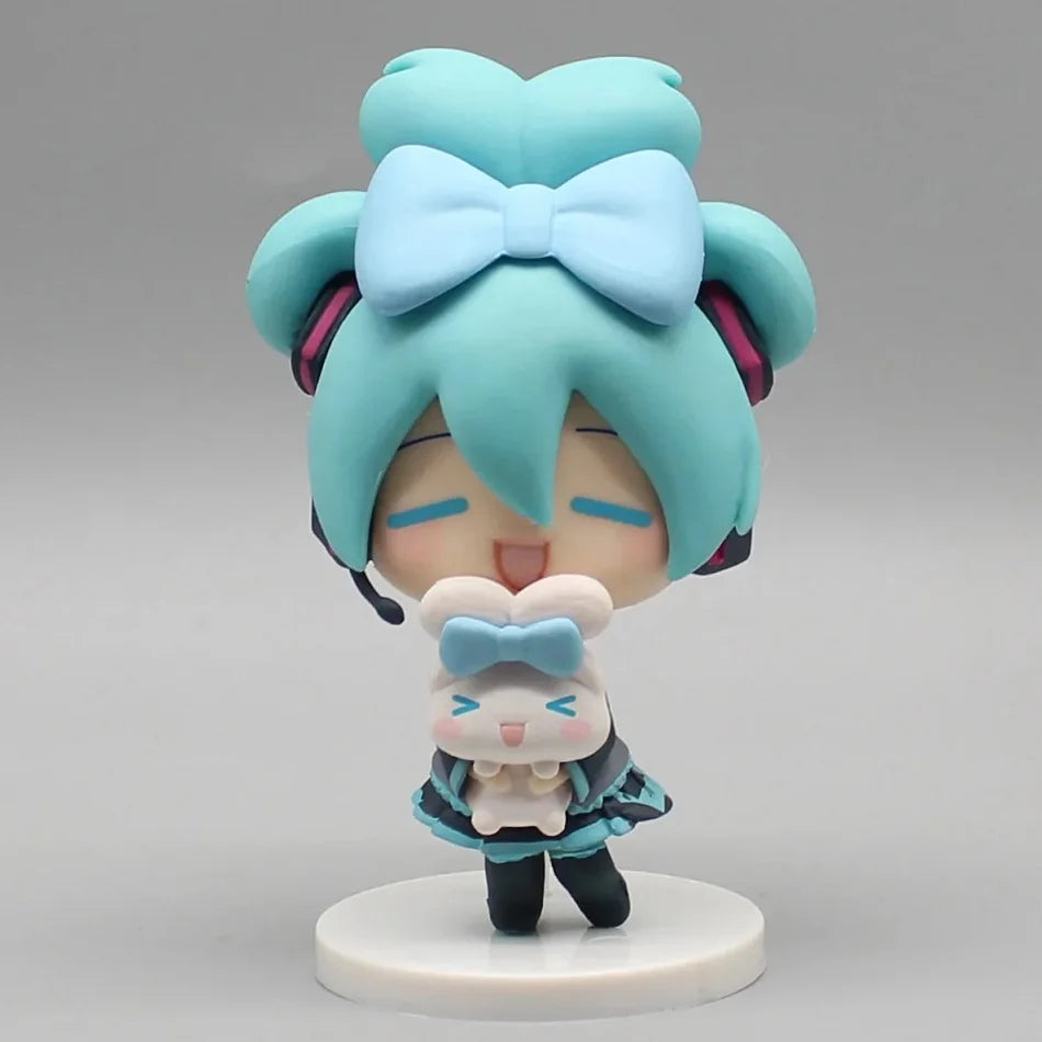 Hatsune Miku Anime Figurine Holding Cinnamoroll Bean Eyed Kawaii Tabletop Decorations Action Figures Doll Model Children  Gift