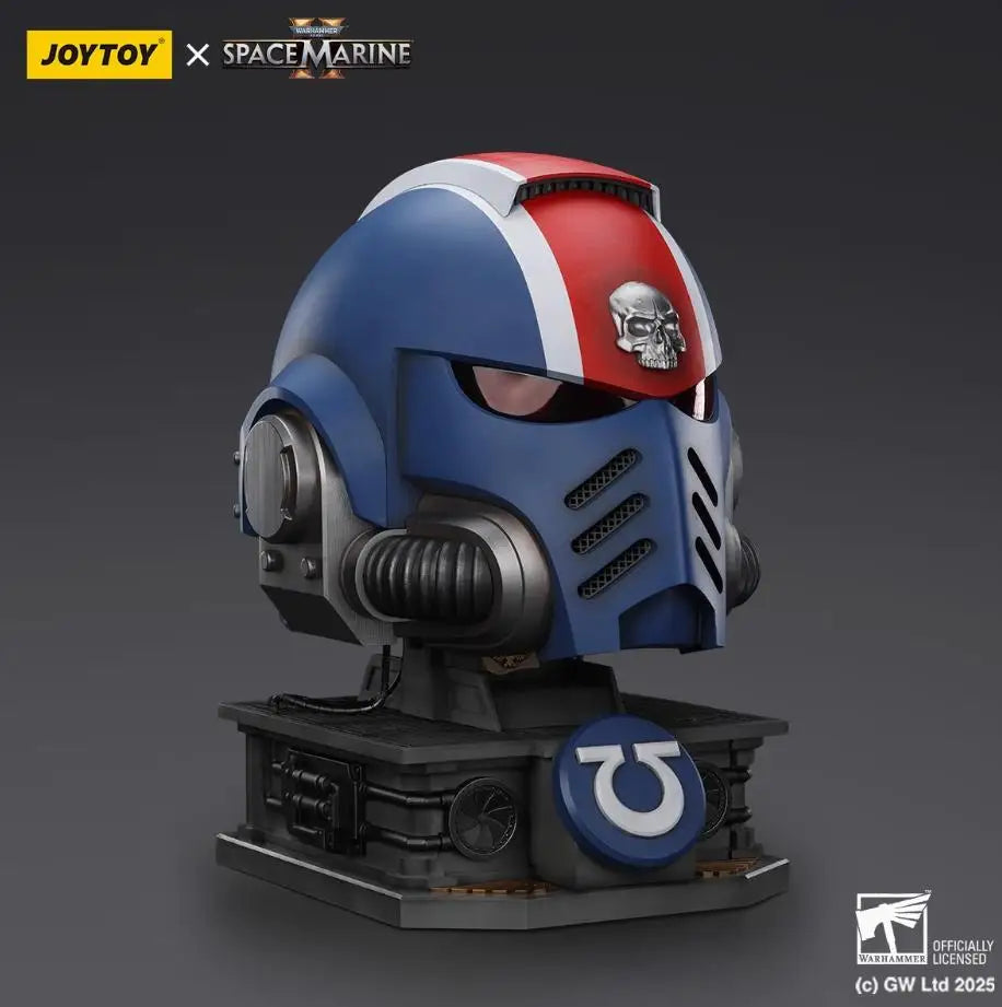 JOYTOY Warhammer 40k 1/1 Action Figures Ultramarines Lieutenant Titus' MKX Helmet & Display Stand Person Display