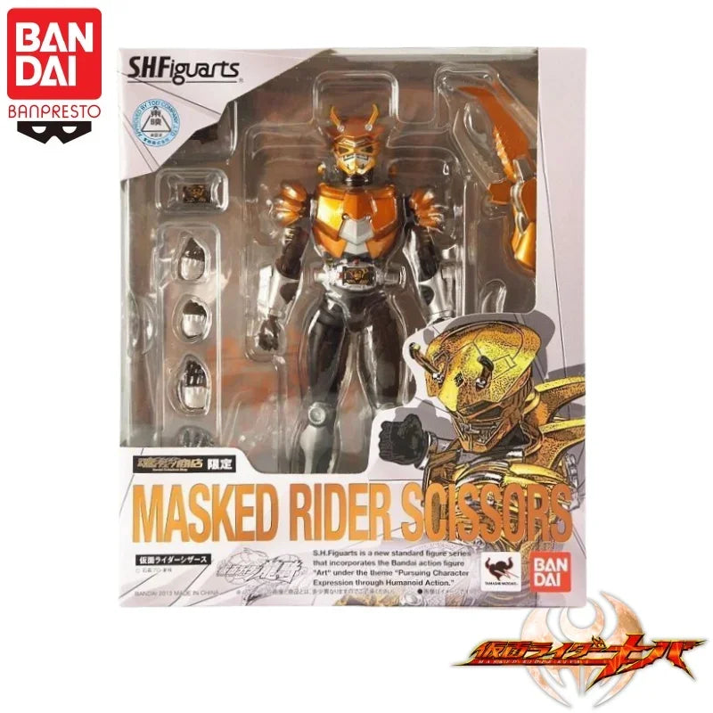 Auf Lager Original Bandai Banpresto Kamen Rider Scissors Anime Actionfiguren Modellspielzeug Schreibtisch-Ornament zum Geburtstag zu verschenken
