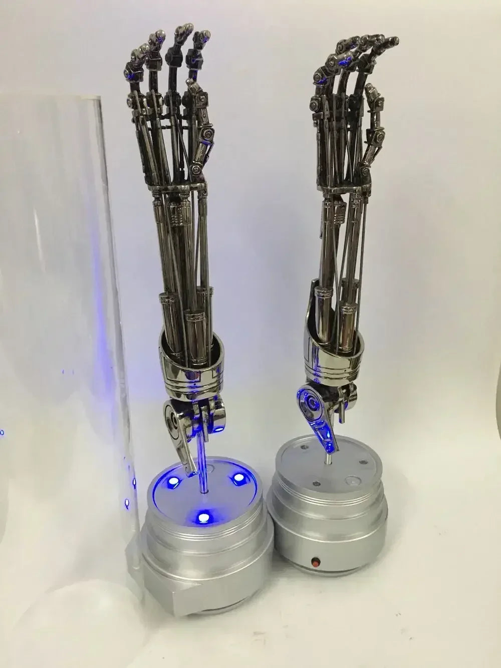 Standard Electroplated Resin Version Hand Model 1/1 Scale Terminator T800 Arm Electroplated Skull Decoration Collection Model