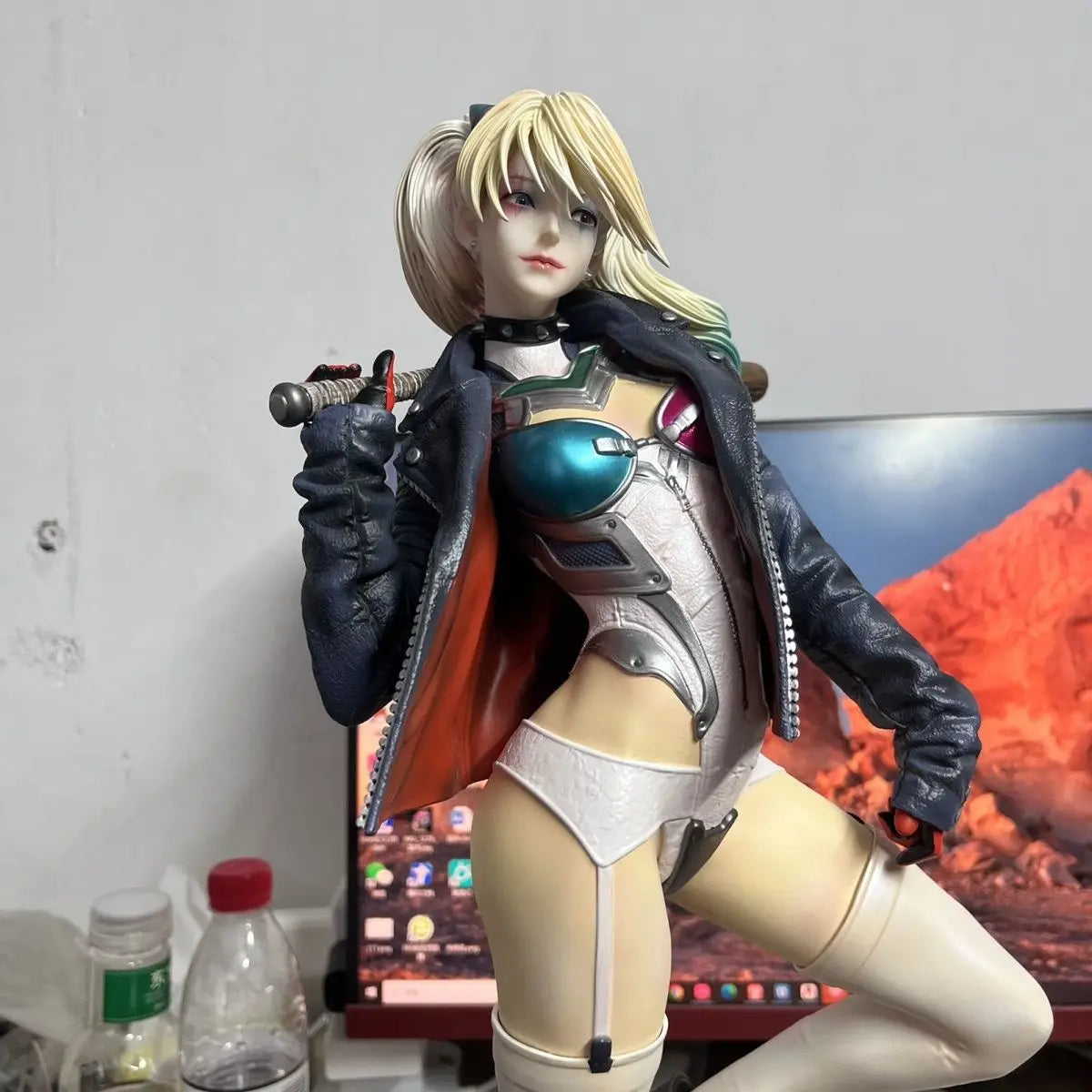 33cm Harleen Quinzel Action Figure Harley Quinn Figures Model High Quality Version The Clown'S Girl Statue Toys Birthday Gifts