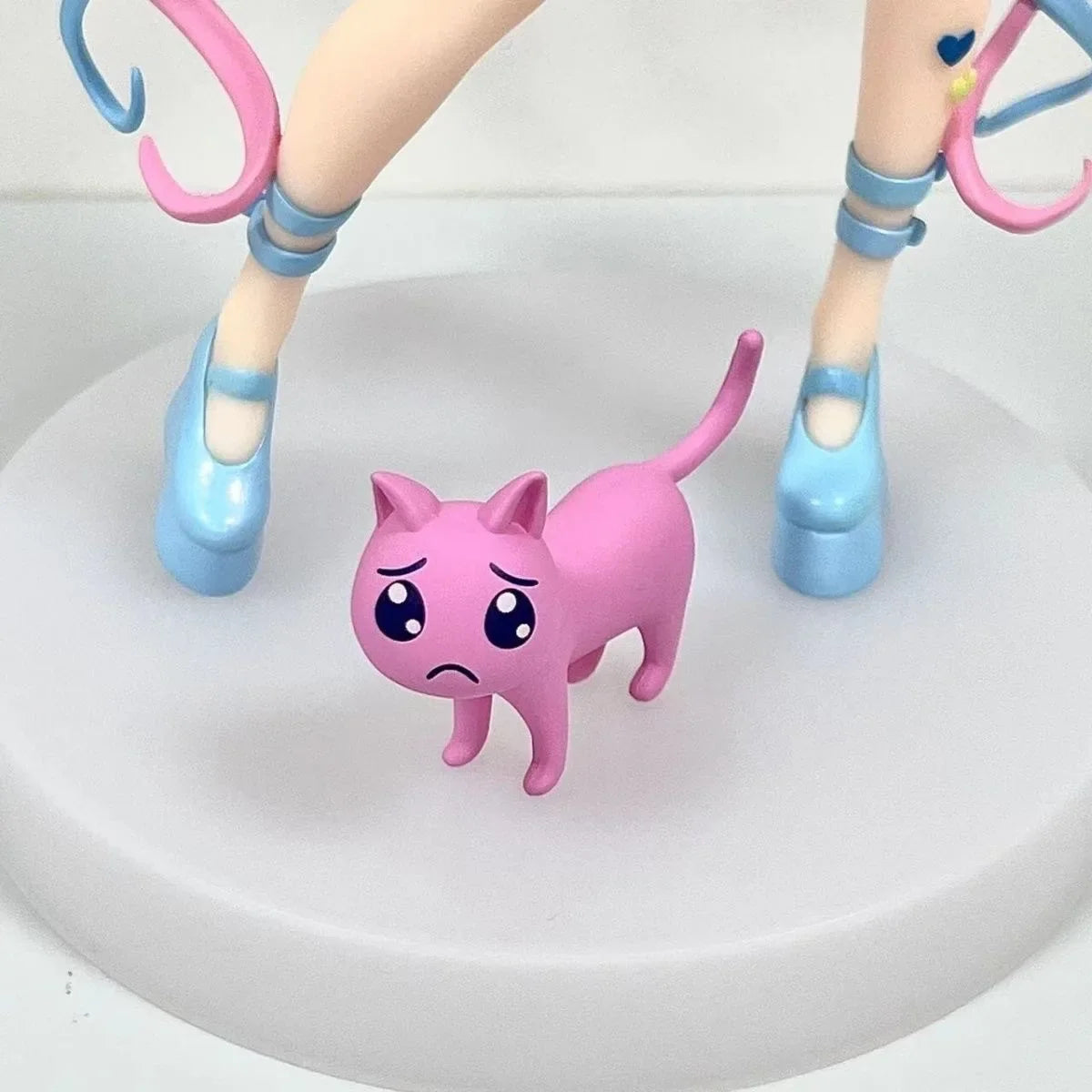 Needy Girl Overdose Anime Figure with cat Action Figures Virtual Uploader PVC Collection Model Ornaments Toys brithday gifts
