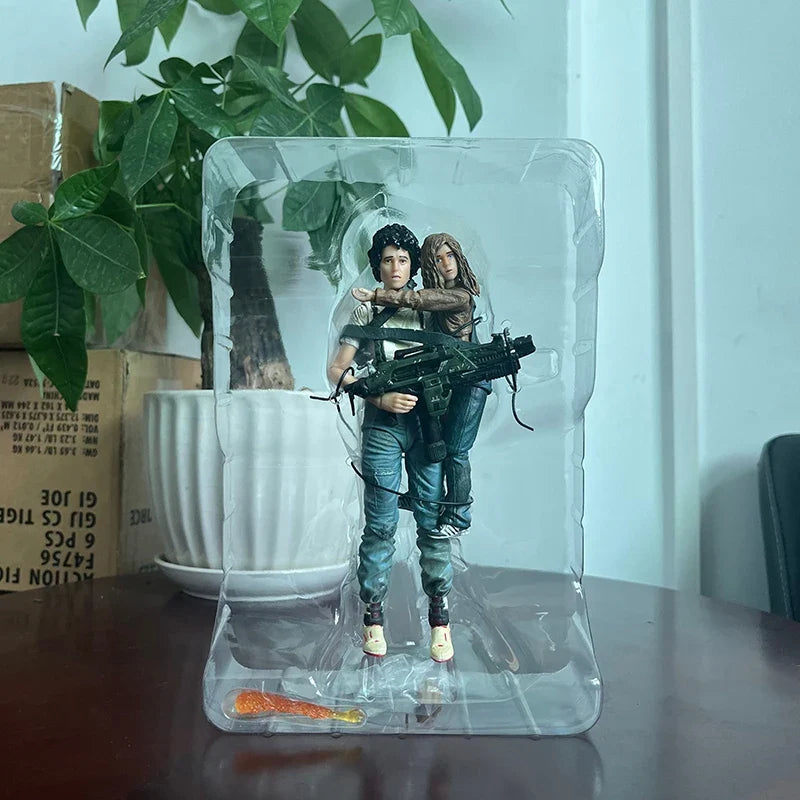 NECA ALIEN 2 LT Ellen Ripley Newt Figure Giger Xenomorph Facehugger Aliens Predator Action Figure Model Toys Cool Doll Present