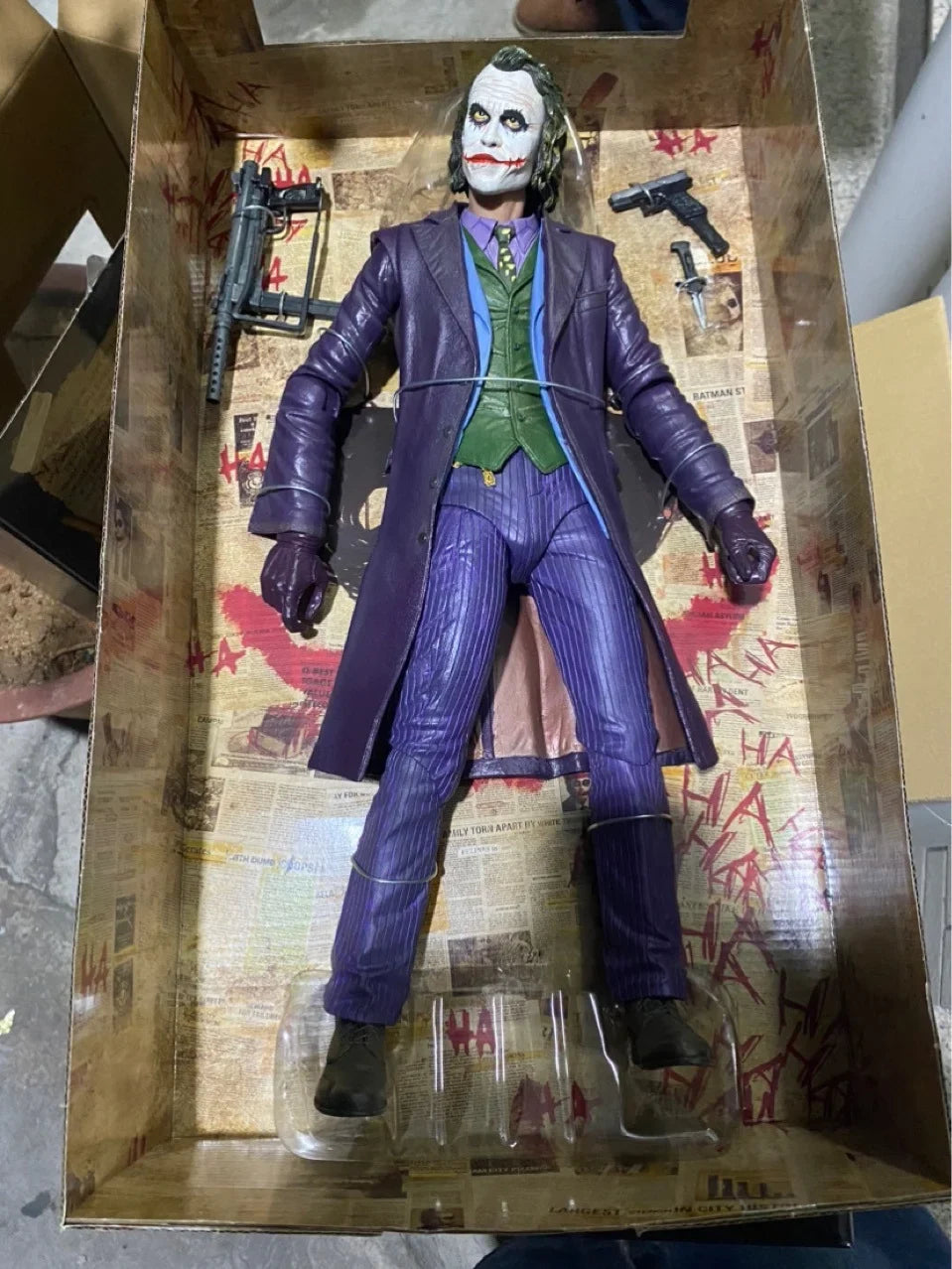 The Dark Knight Movie 18" (40cm) Joker Heath Ledger NECA 1/4 Scale Action Figure  Boxed Collectible Model, Super-Sized Poseable