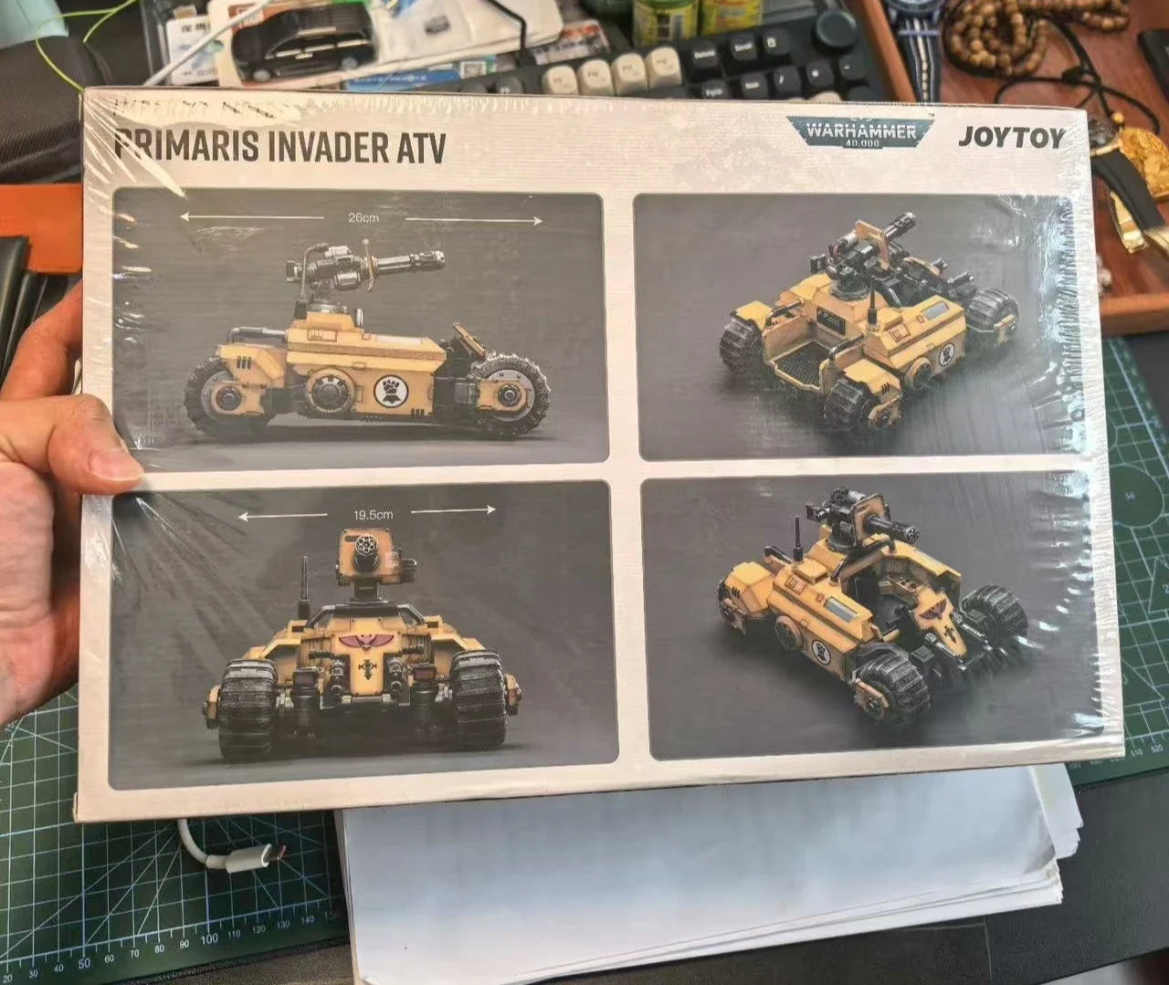 In stock  JOYTOYWarhammer 40k 1/18  Empire Fist Invader A-Terrain Car atv 1:18 Mobile Vehicle Toy Collection