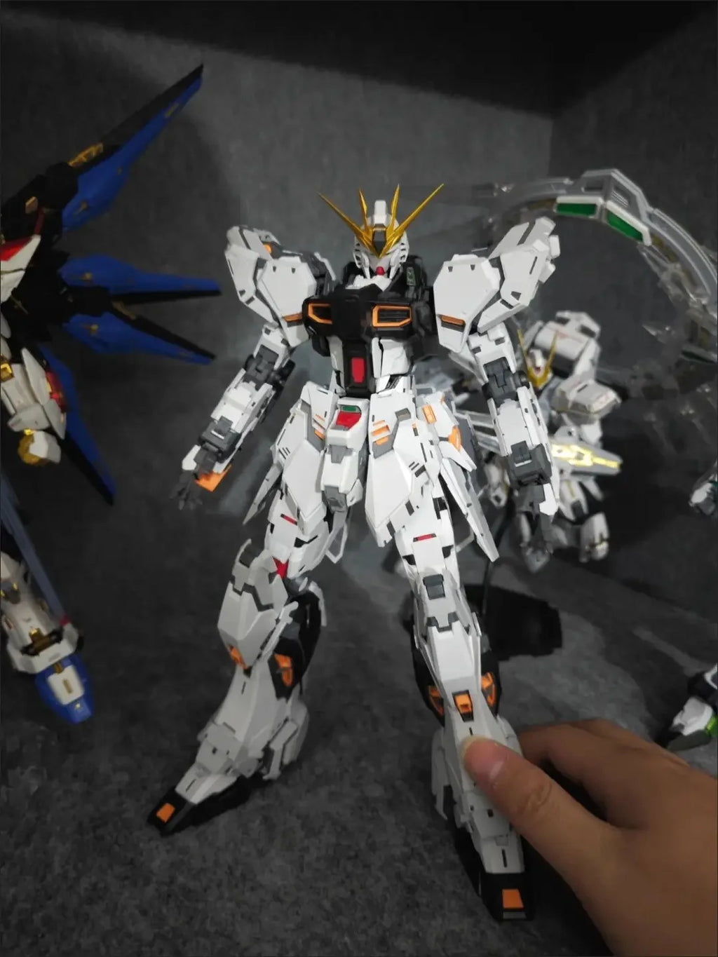 NONGCHANGZHU Model MG 1/100 RX-93 Nu Fighter CMM RX-93 v GK Assembly Model Kits Action Figure Plastic Robot model Toys