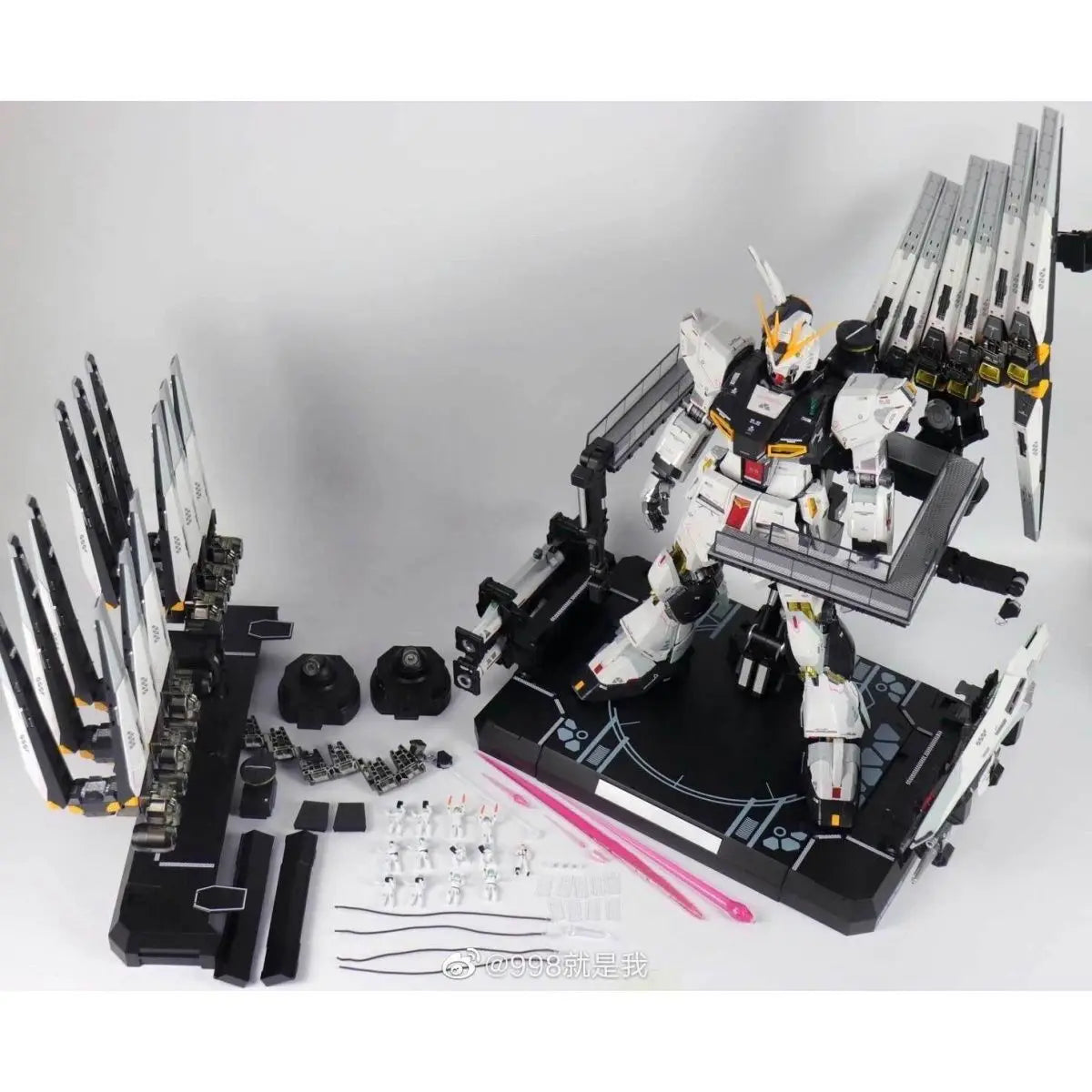 DABAN PG 1/60 Metal Structure Rx-93 V Action Figure Equipped with Floating Cannon Mecha Assembly Plastic Model Kit Collect Toys