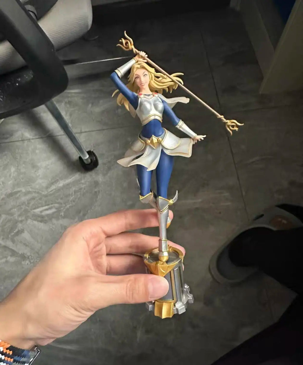 League of Legends Anime Figurine 22cm Luxanna Crownguard Lux Kaisa Jinx Action Figure Customizable Tiktok Trend Birthday Gift