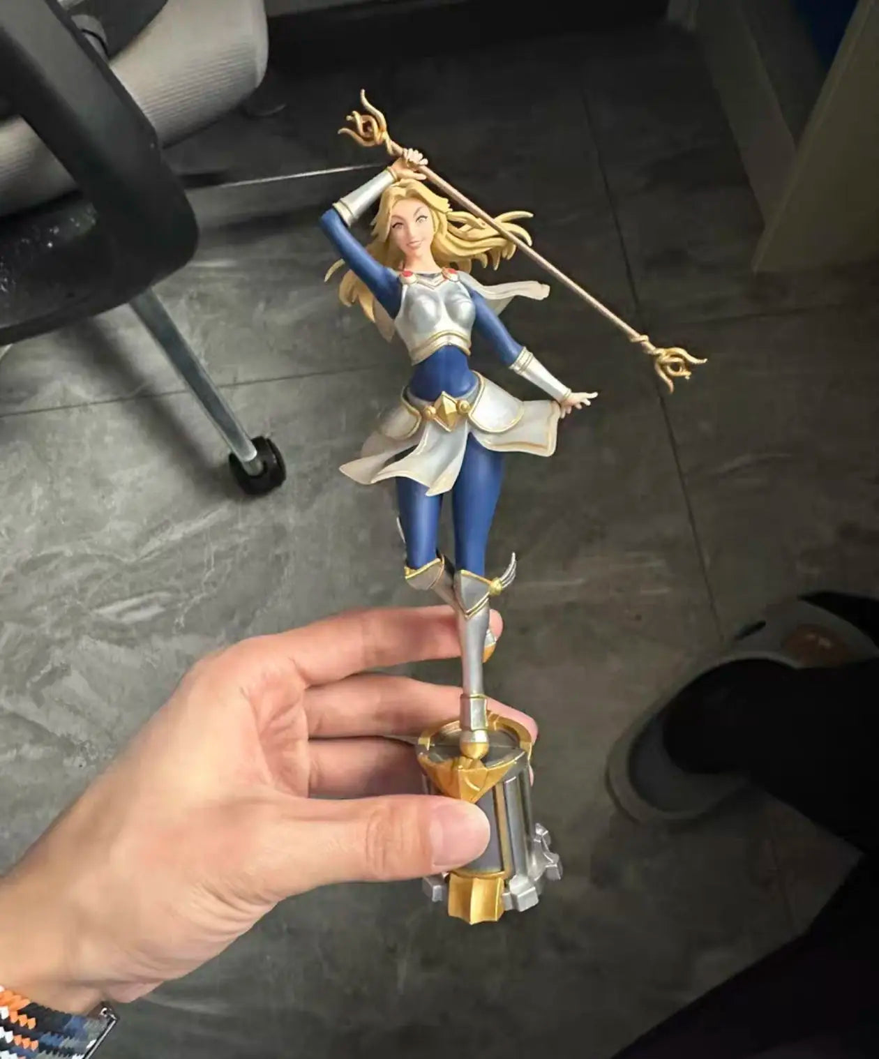 League of Legends Anime Figurine 22cm Luxanna Crownguard Lux Kaisa Jinx Action Figure Customizable Tiktok Trend Birthday Gift