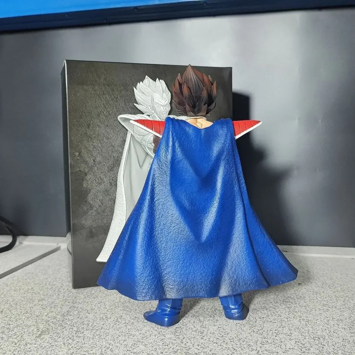 Dragon Ball King Vegeta Anime Figure Vegeta With Cloak Action Figurine 29.5cm Pvc Statue Collection Model Desk Decor Toy Gifts