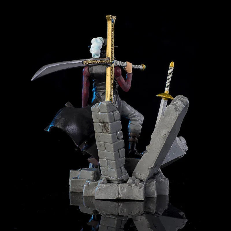 One Piece Summit War Hawk Eyes Mihawk Figure Shichibukai Anime Collectible Model Statue Battle Pose Display