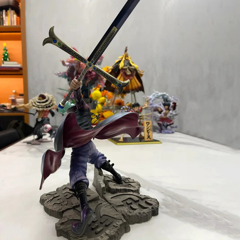New 100% Bandai S.H.Figuarts One Piece Dracule Mihawk Hawk Eye Articulated Anime Collectible 16.5cm Pvc Action Figure Ornament