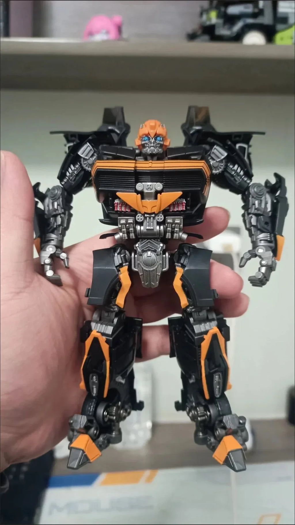 BAIWEI TW-1038 TW1038 Transformation Black Bee Warrior 4 Movable Robot  Anime Action Figure Model Doll Collection toys gifts