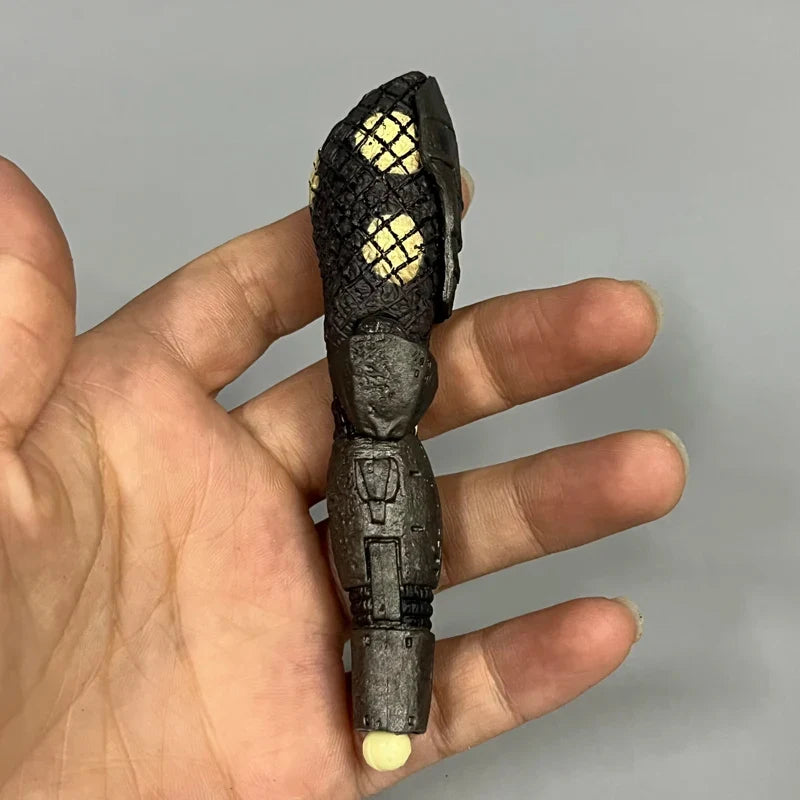 NECA Alien Vs Predator 7 Inch Action Figure  Body Model DIY Assembly Fighting Dog Toy Collectible Statue PVC Material