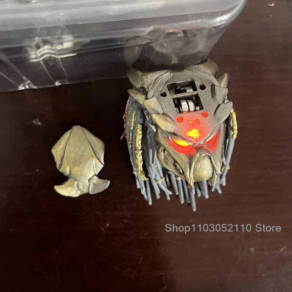 NECA Elder Predator Figure With LED Predator VS Alien Edition Predator Alien Hunter Action Figure Model Collectible Gifts