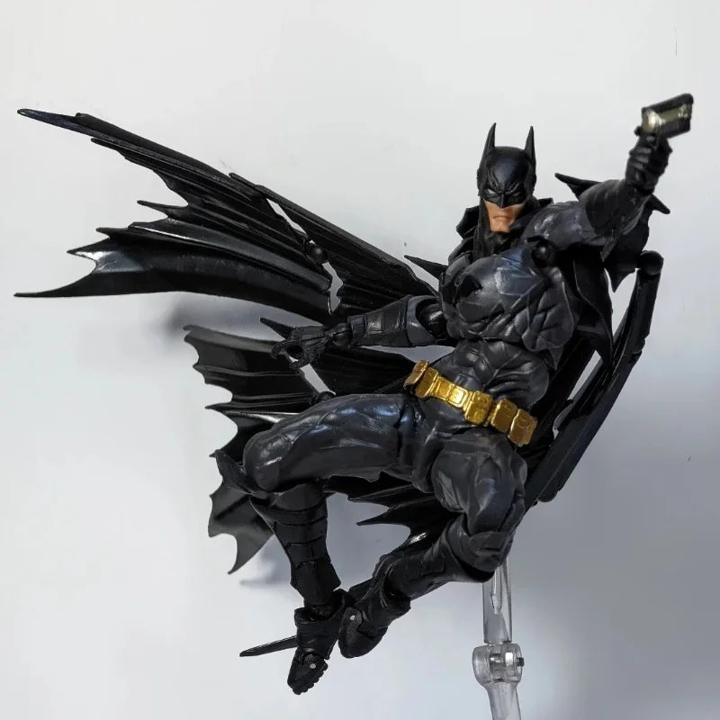 In Stock Dc Anime Figurines Amazing Batman Dark Knight Yamaguchi Revoltech No.009 Batman Action Figure Model Toys Doll For Gift