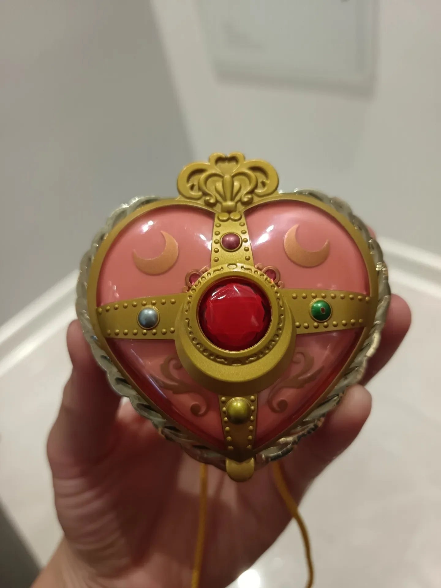 Bandai Japan Original Sailor Moon Live-Action Usagi Verwandlungsgerät auf Lager als Geschenk