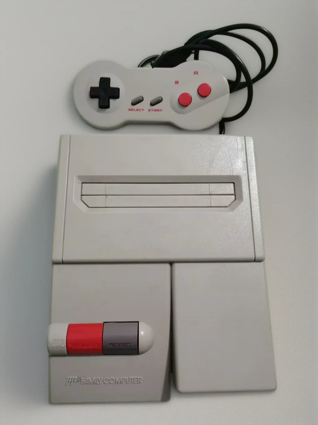 NES RGB FC AV Famicom Retro Game Console Built-in NES Kit Modified Nostalgic Video Game Console Suitable for Children