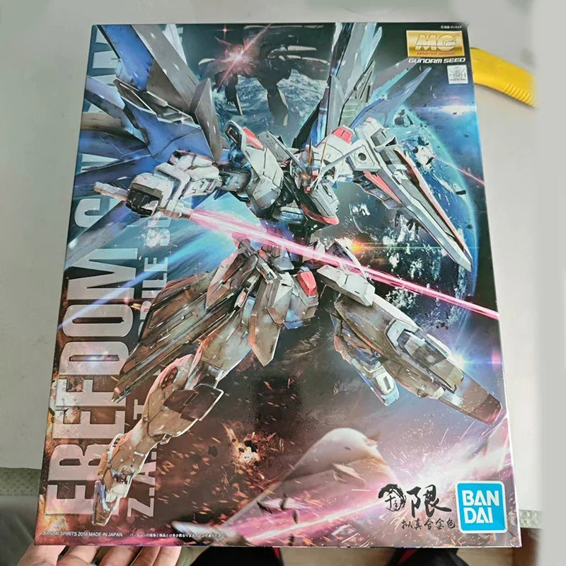 Bandai Freedom Gundam Action Figure MG Pink Sakura 2.0 Freedom Gundam Model Kit Toy Paint Modification