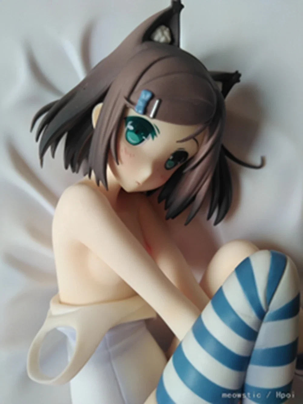 10CM Anime Tsutsukakushi Tsukiko Figure The HENTAI prince and the stony cat sleeping posture model toy gift Action Figure
