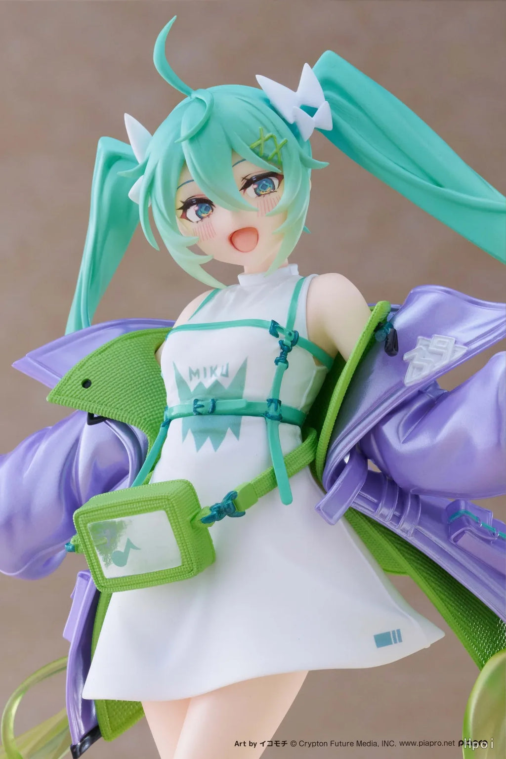 18CM Anime Hatsune Miku Fashion Figure Casual Fashion Series Shoulder Bag Decoration Model Toy Gift Collection Aciton Figure PVC