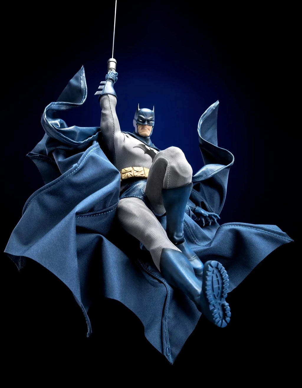 New Genuine Gong Dc Silence Batman Cloth Outfit Action Figures Batman Anime Figure 3d Batman Collectible Movable Model Toy Gift