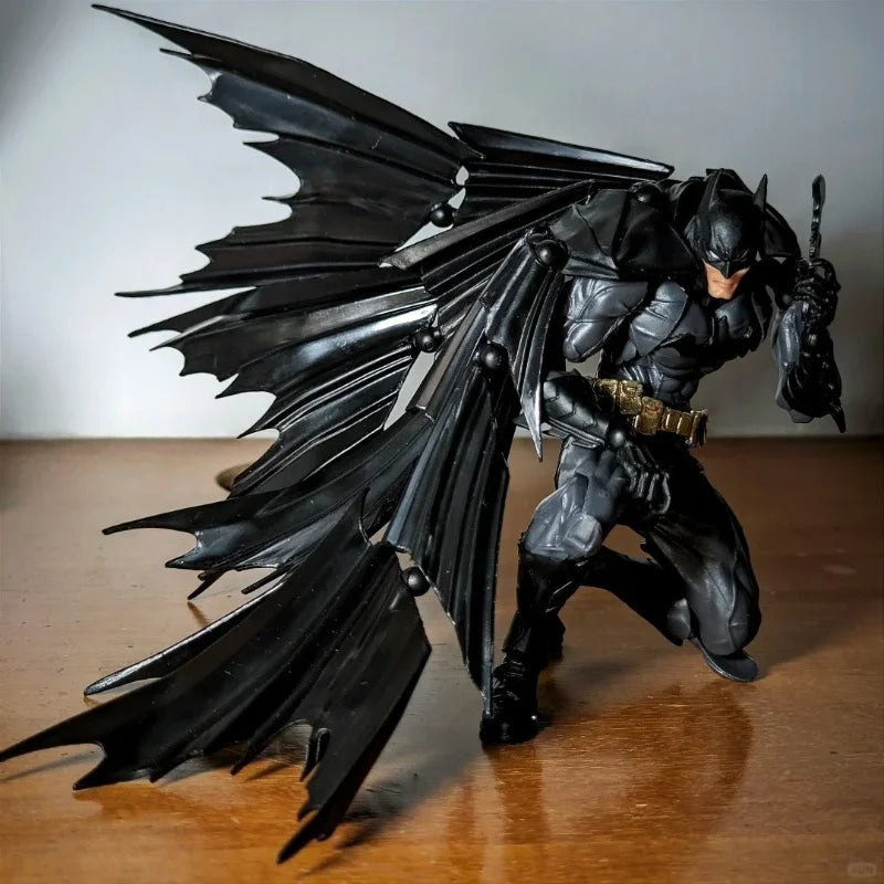 In Stock Dc Anime Figurines Amazing Batman Dark Knight Yamaguchi Revoltech No.009 Batman Action Figure Model Toys Doll For Gift