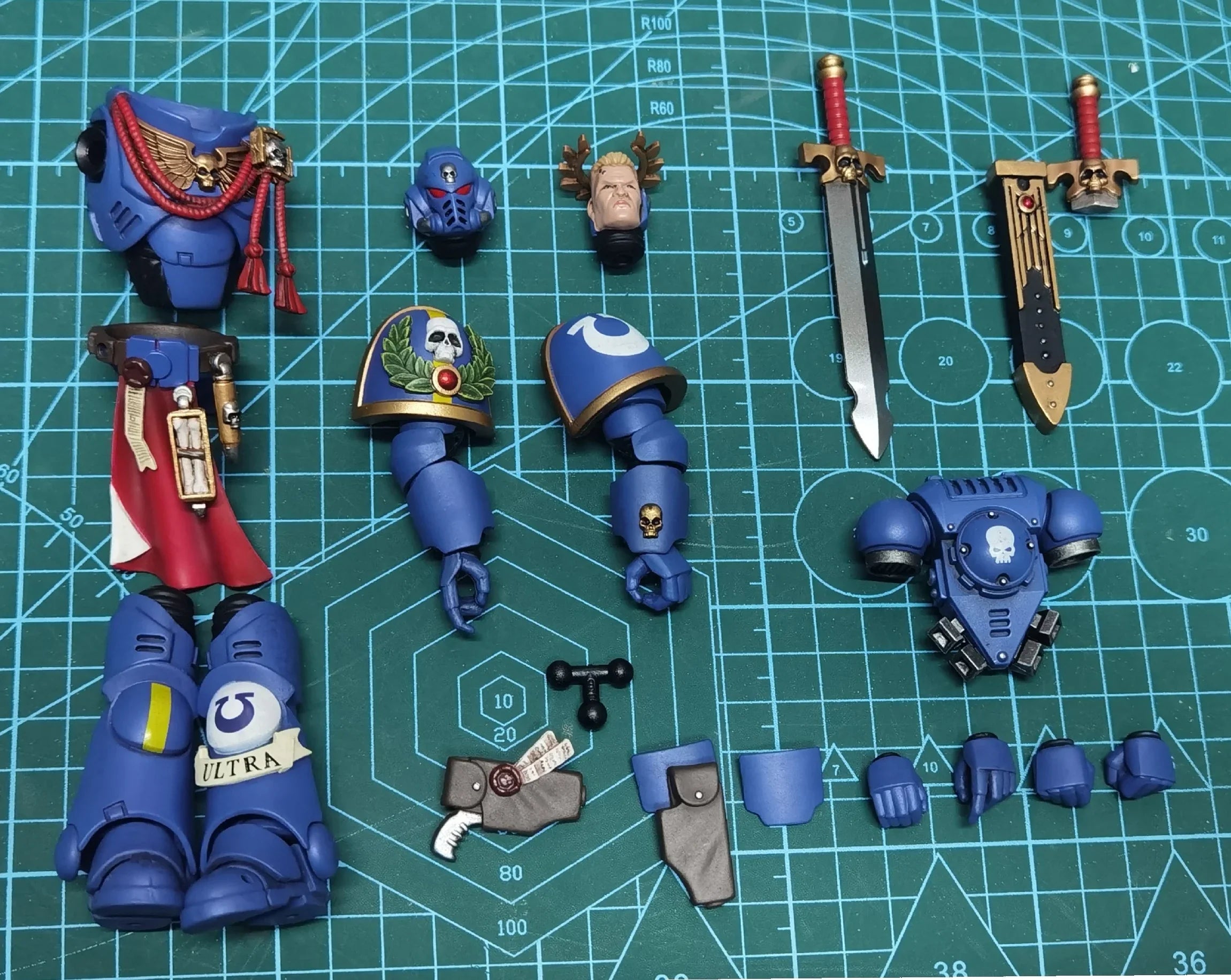 JOYTOY Warhammer 40k 1: 18 Ultramarines Primaris Captain with Power Sword and Plasma Pistol Action Figure Model Toy