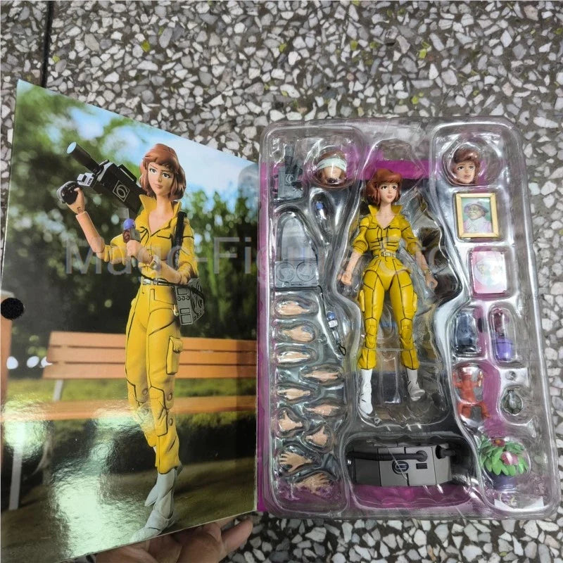 Neca Anime Gelbe Kleidung Weibliche Reporterin April O'Neil Actionfigur Sammlungsmodell Spielzeug Gelenk-Geburtstagsgeschenk