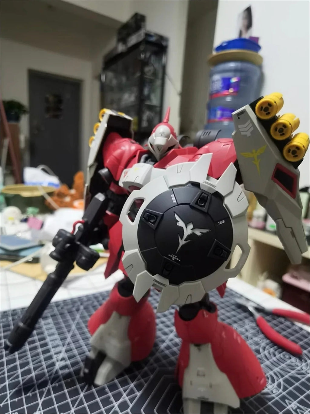 Hot Daban 8823 Mg 1/100 Scale Msn-03 Jagd Doga Red Color Assembly Model Kit Action Figure Customized Collectible Toys For Adults