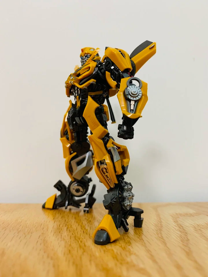 In Stock Trumpeter Smart Kit Transformation TF-5 BEE 08105 Glue-free Movable Assembly Model Car Robot Action Figures Toy Gifts