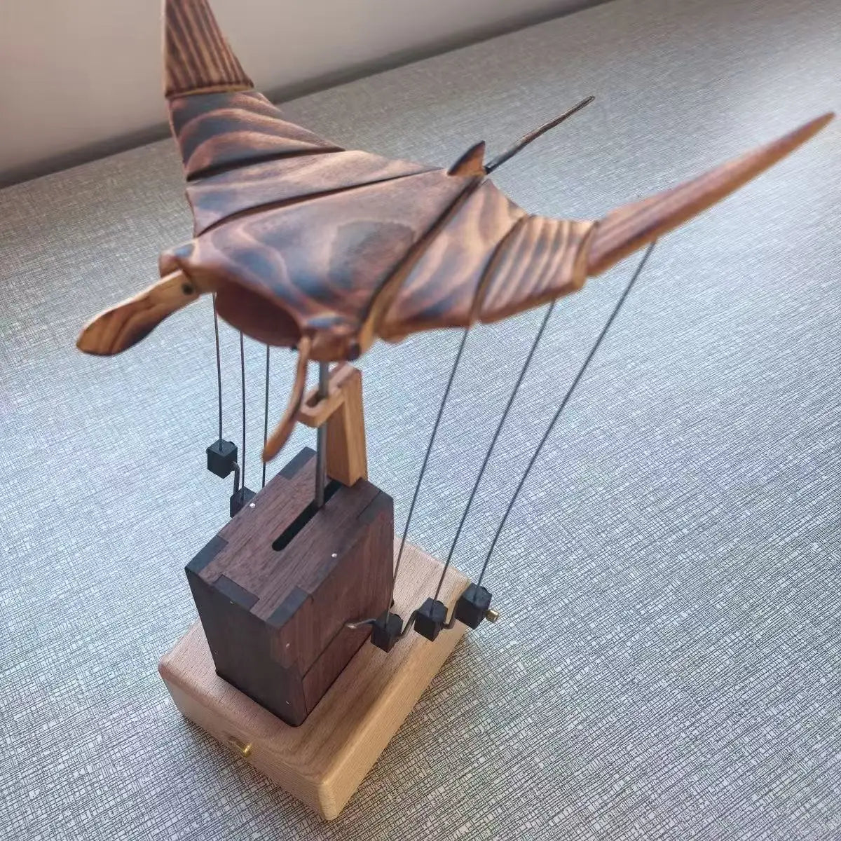 Artisan Wooden Manta Ray Automaton Handcrafted Mechanical Ocean Animal Ornaments Hand-Cranked Kinetic DIY Puzzle Decoration